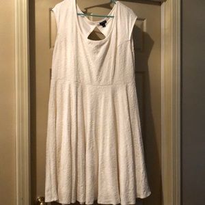 Torrid white keyhole back dress size 2